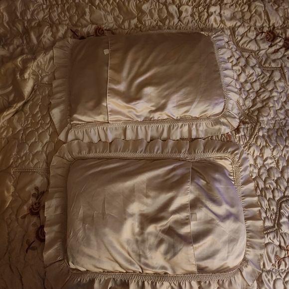 Vintage Embroidered Quilted Satin Bedspread, Pale Yellow, Queen - Picture 10 of 10